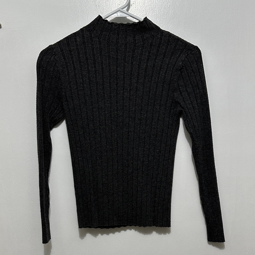 Elegant Grey Ribbed Turtleneck Sweater